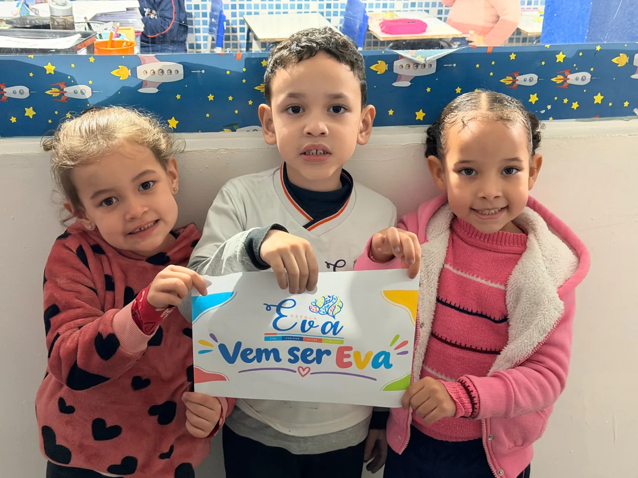 Crianças na Escola Eva
